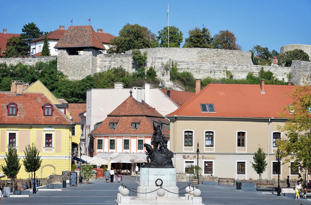 Várkapitány Apartman Eger Exterior foto
